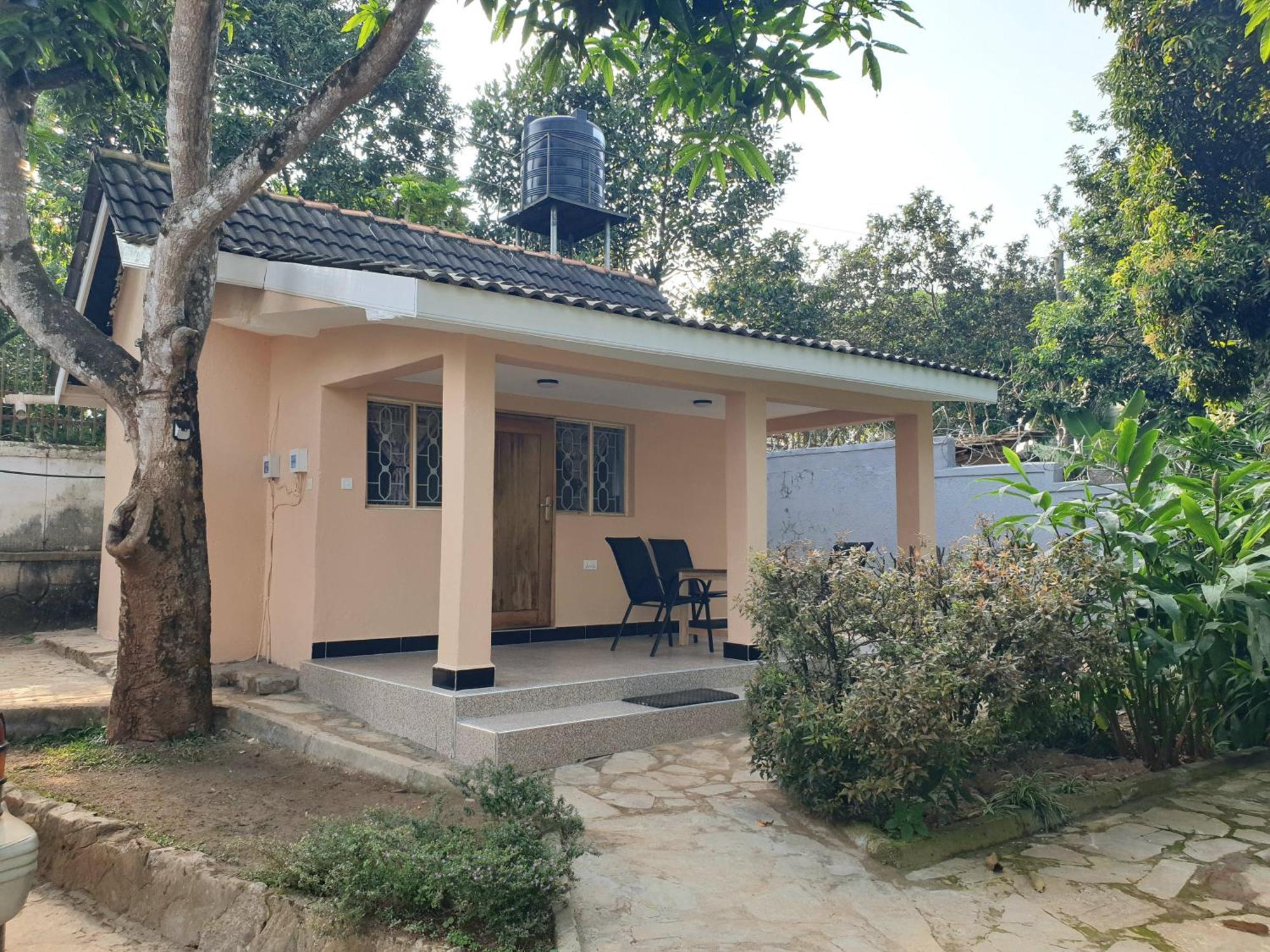 Alison & Dave'S Guesthouse Entebbe Exterior photo